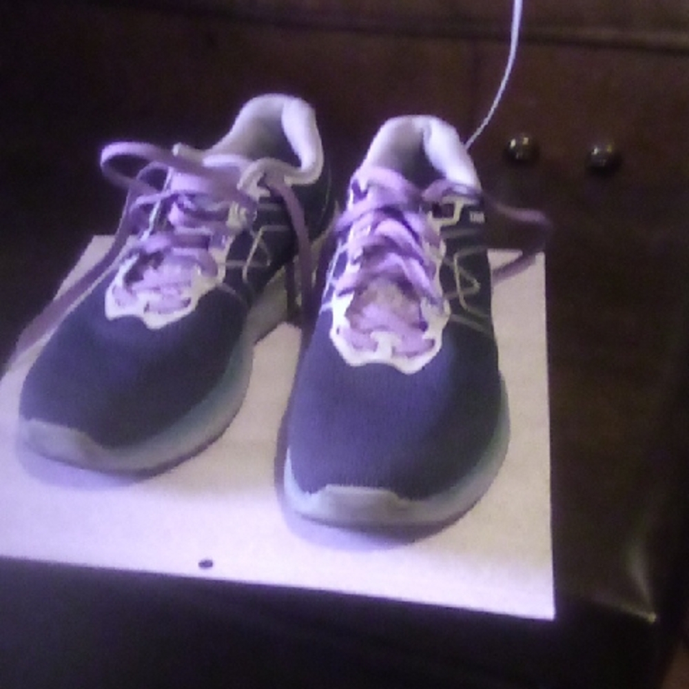 Kahru Fusion Woman's Running Shoes. Size 10 In Excellent Pre Owned Condition.